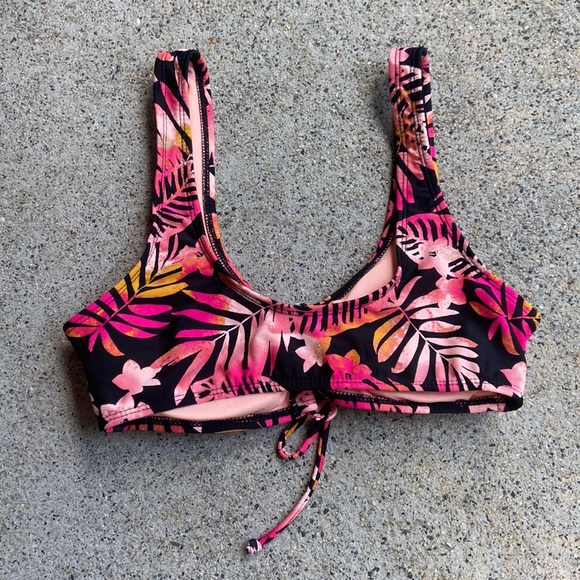 size medium bikini top - Picture 2 of 3